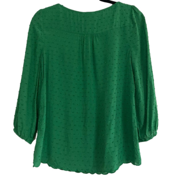 ANTHROPOLOGIE Maeve green raised Swiss dot pattern scalloped hem blouse. Size 2 - Picture 7 of 9